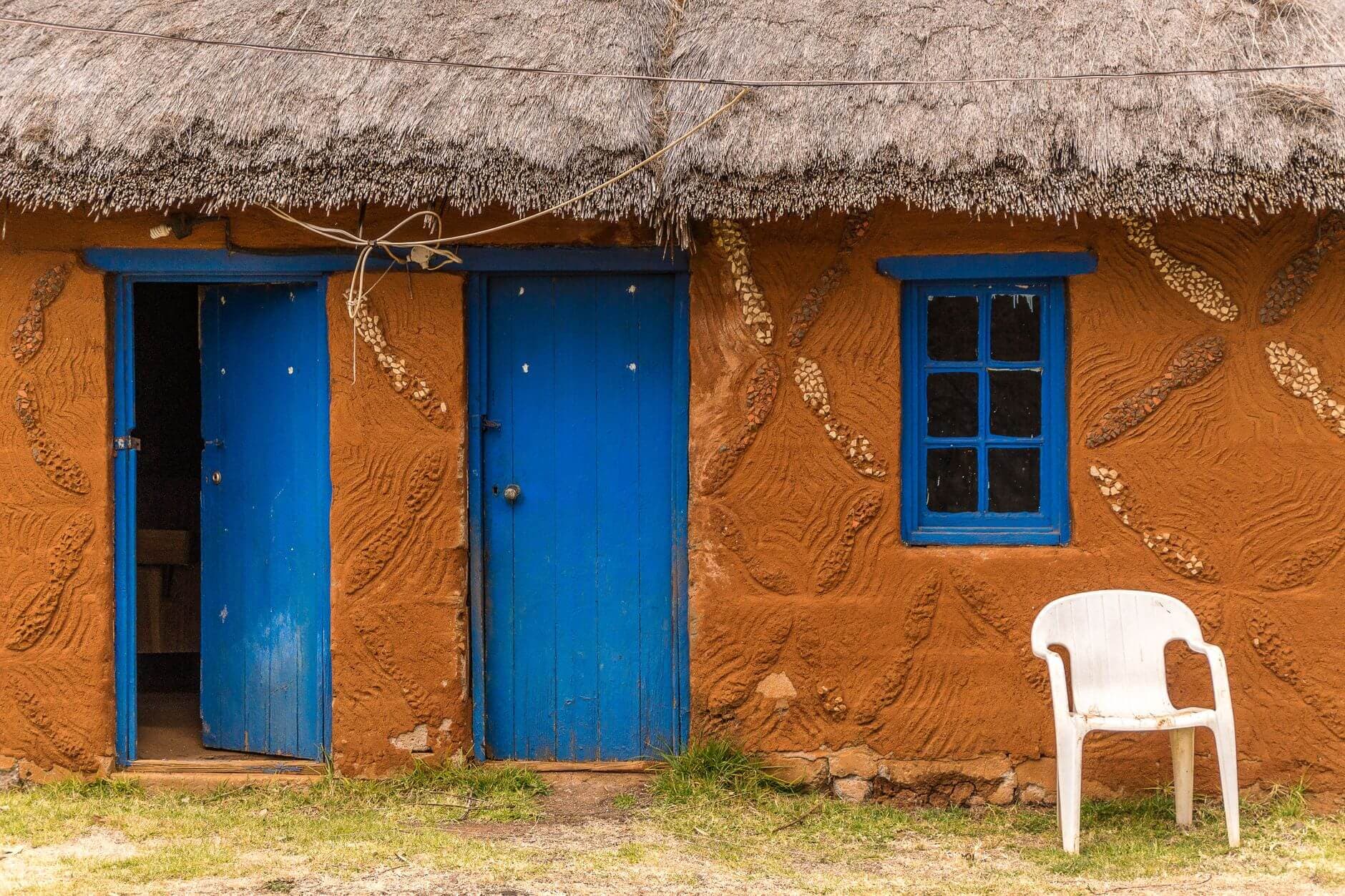 Casa de impluvio diola de dos plantas en el poblado de Enampor, Casamance, Senegal
